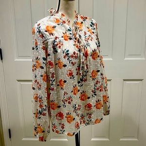 White and floral pattern lace blouse. Size Large. New with tags.